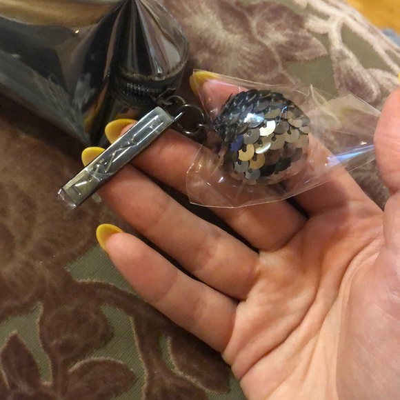 MAC cosmetic bag - Picture 3 of 3